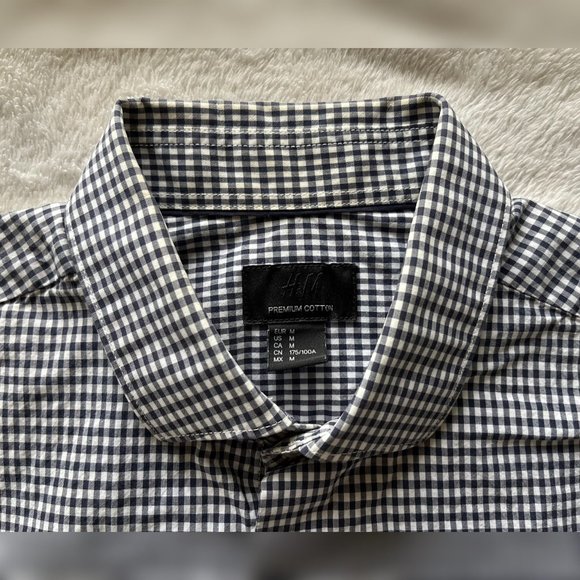 Men's Casual Blue and White Checkered Button Down Shirt - Picture 2 of 4